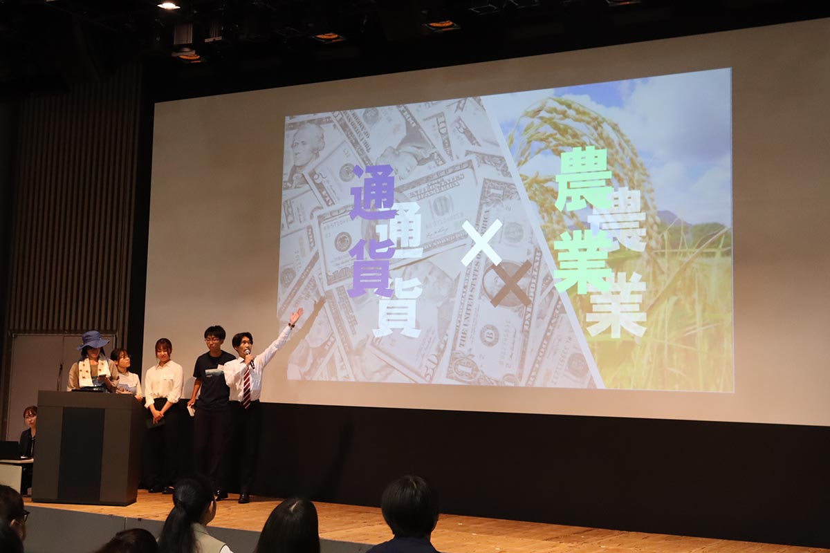 学生によるプレゼン発表